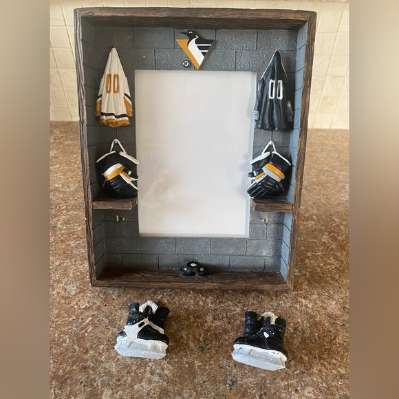 Pittsburgh Penguins 1990s 3D Picture Frame. - Picture 2 of 10